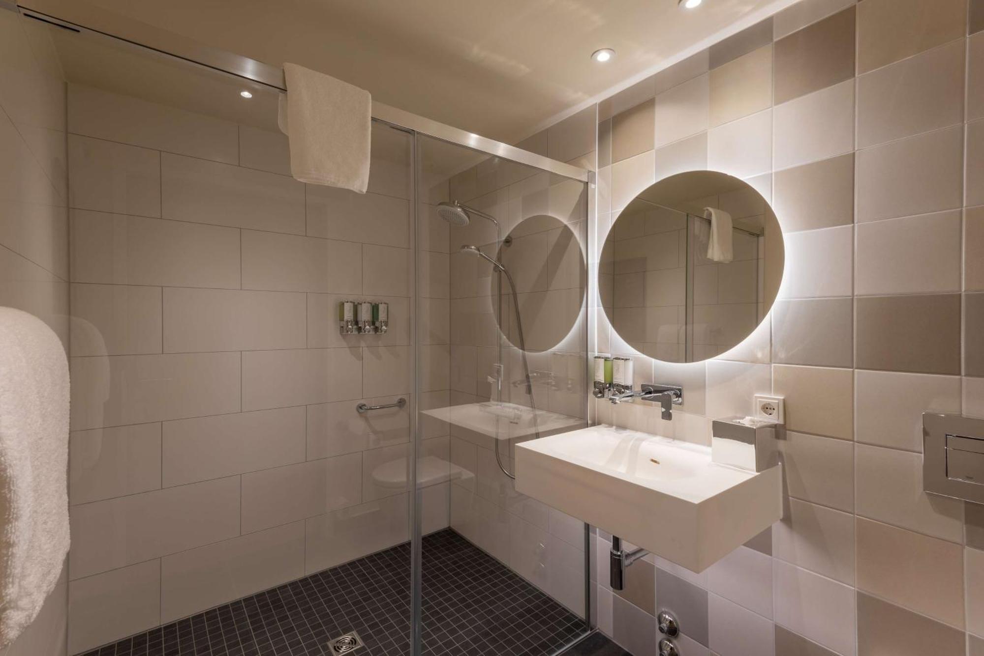 Hampton By Hilton Munich City North Exterior photo