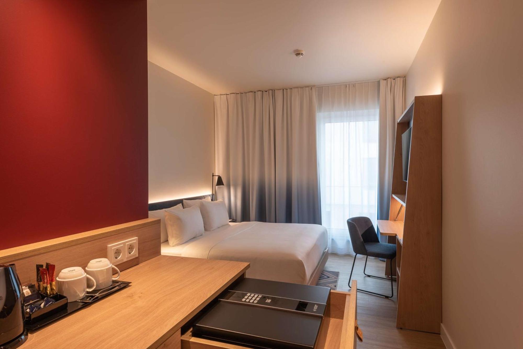 Hampton By Hilton Munich City North Exterior photo