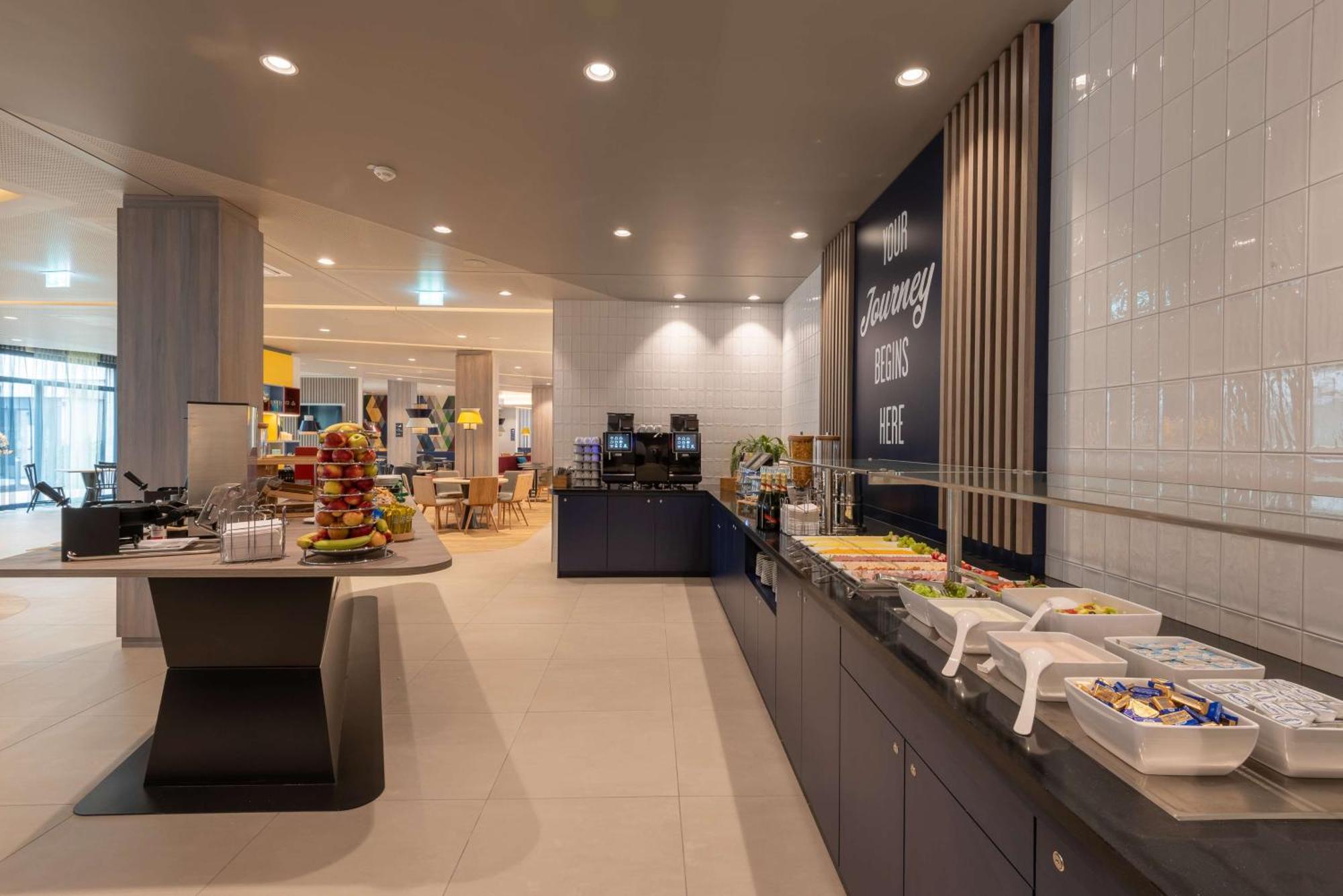 Hampton By Hilton Munich City North Exterior photo